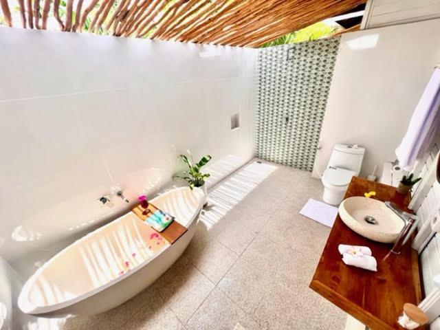 Mista Ceningan'S Beach Bungalows Previously The Kubu 221 Lembongan Extérieur photo